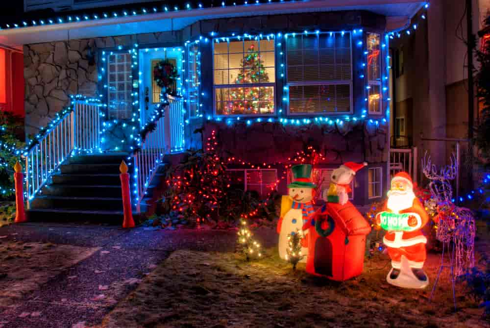 Complete Guide: Christmas Lights Installation Services