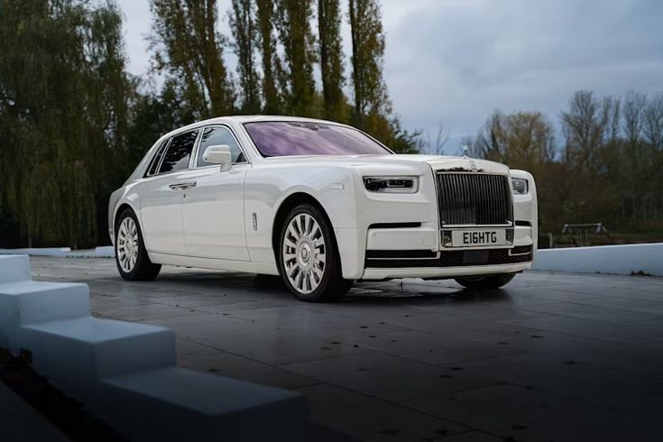 Why a Rolls Royce Makes the Perfect Arrival
