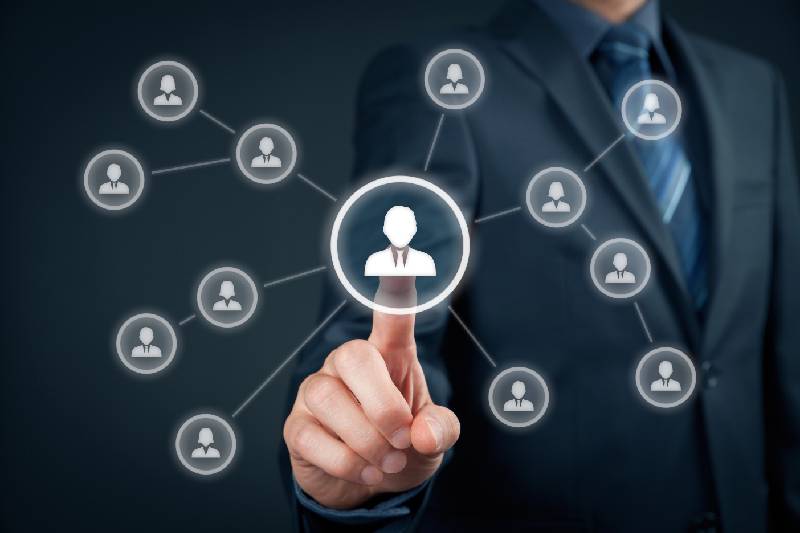 Legal Recruiters vs. In-House Hiring: Toronto Insights