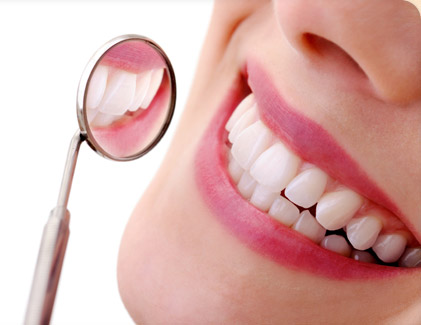 How Oral Care Clinics Stop Problems Early?