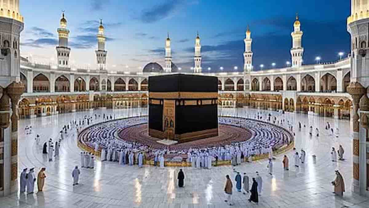 5-Star Umrah Packages from UK with Nearby Haram Hotels