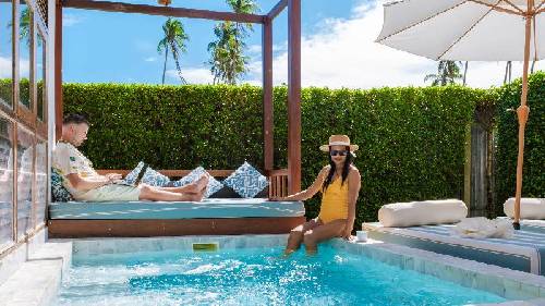Arizona Plaza: Poolside Cabana Experience Guide