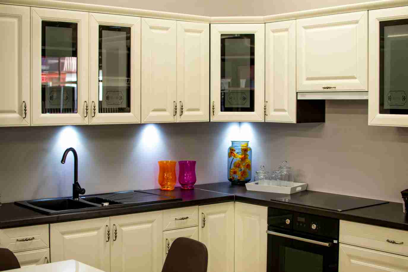 Best Kitchen Styles That Pair with White Oak Cabinets