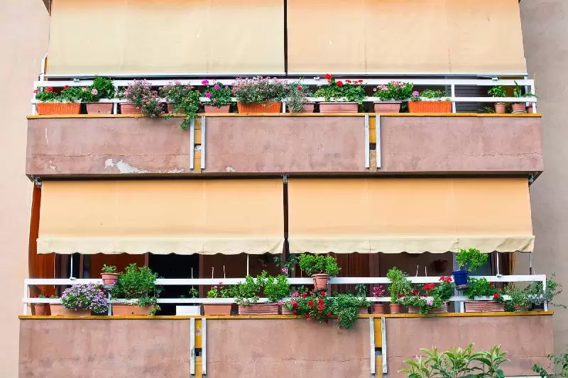 Why Homes and Buildings Stopped Using Awnings
