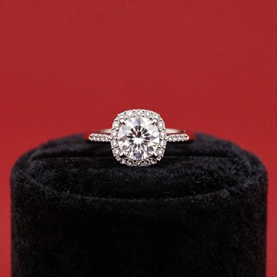 Discover the Timeless Beauty of Halo Engagement Rings