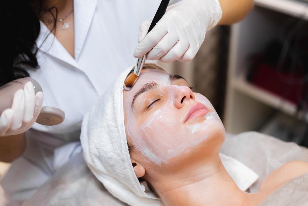 Botox vs Anti-Ageing Facials: Which is Best