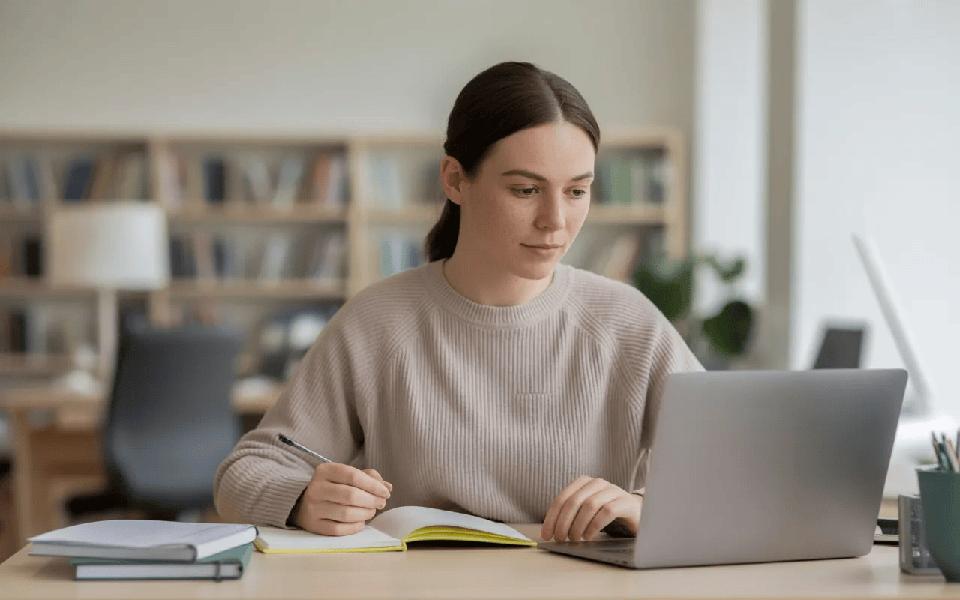 How Students Can Effectively Use Academic Writing Help