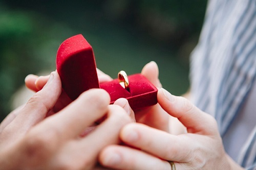 10 Unique & Classic Diamond Anniversary Rings