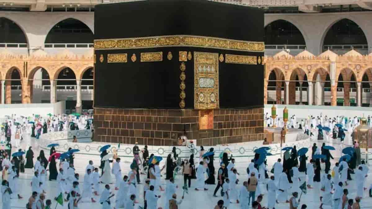 Which Cheap Umrah Packages Include Flights and Hotels?