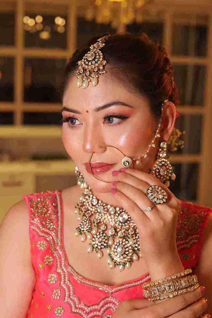 Best Makeup Artist In Lucknow | The Flying Mua