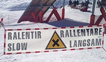 Illuminated vs Non-Illuminated Custom Signs