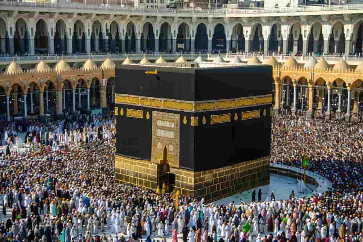 Which Family Umrah Packages Include Guided Tours