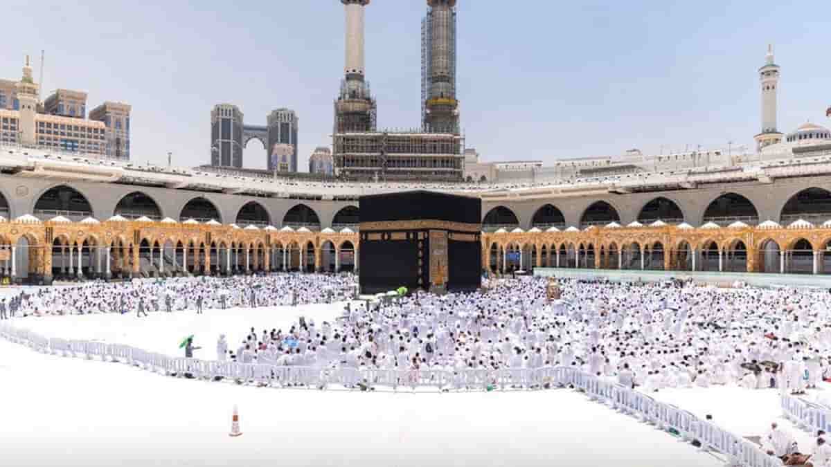 8 Things to Check Before Booking Easter Umrah Packages