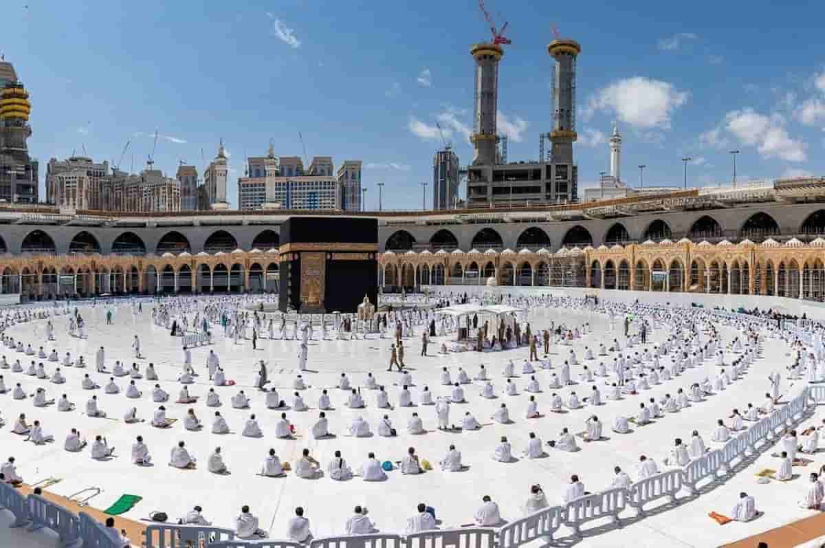 When to Book Cheap Umrah Package 2026 for Savings?
