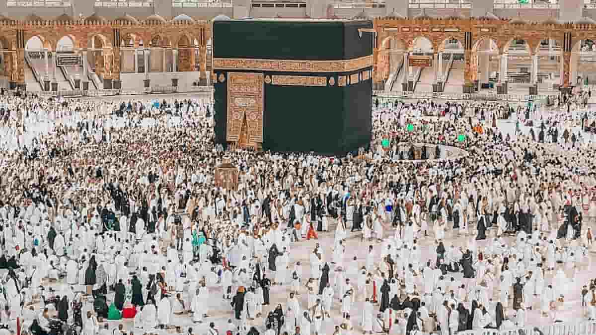 When to Book Umrah 2026 for Best Hotels & Flights?