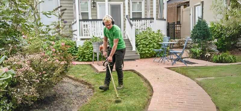 Lawn Maintenance in Spruce Grove | Lawn Care Services