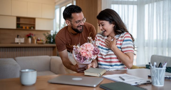 Romantic Anniversary Bouquet Flowers and Their Meanings